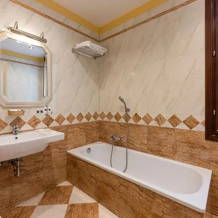 Ca' Dogaressa Hotel 3*