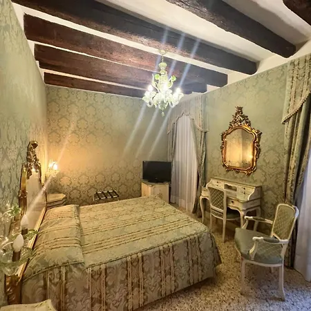 Ca' Dogaressa Hotel